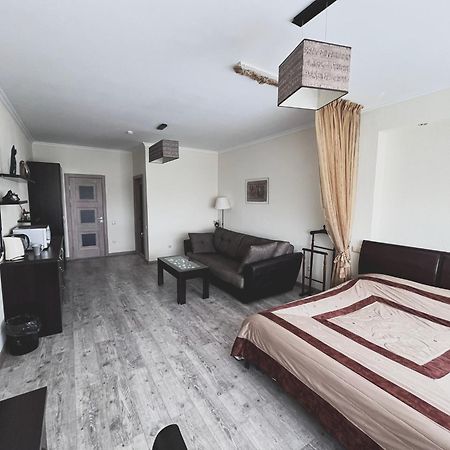 Vip House Hotel Astana Bagian luar foto