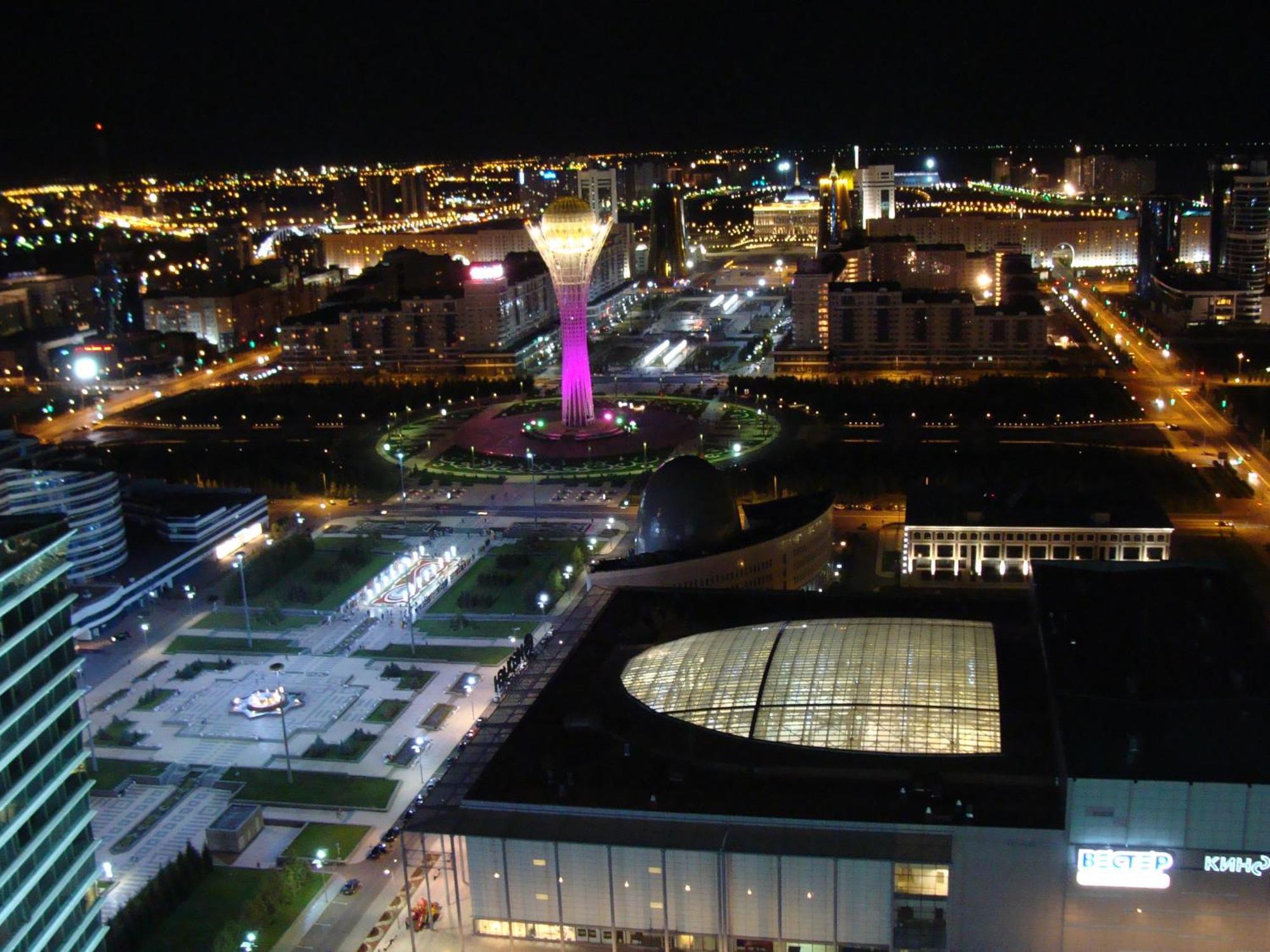 Vip House Hotel Astana Bagian luar foto