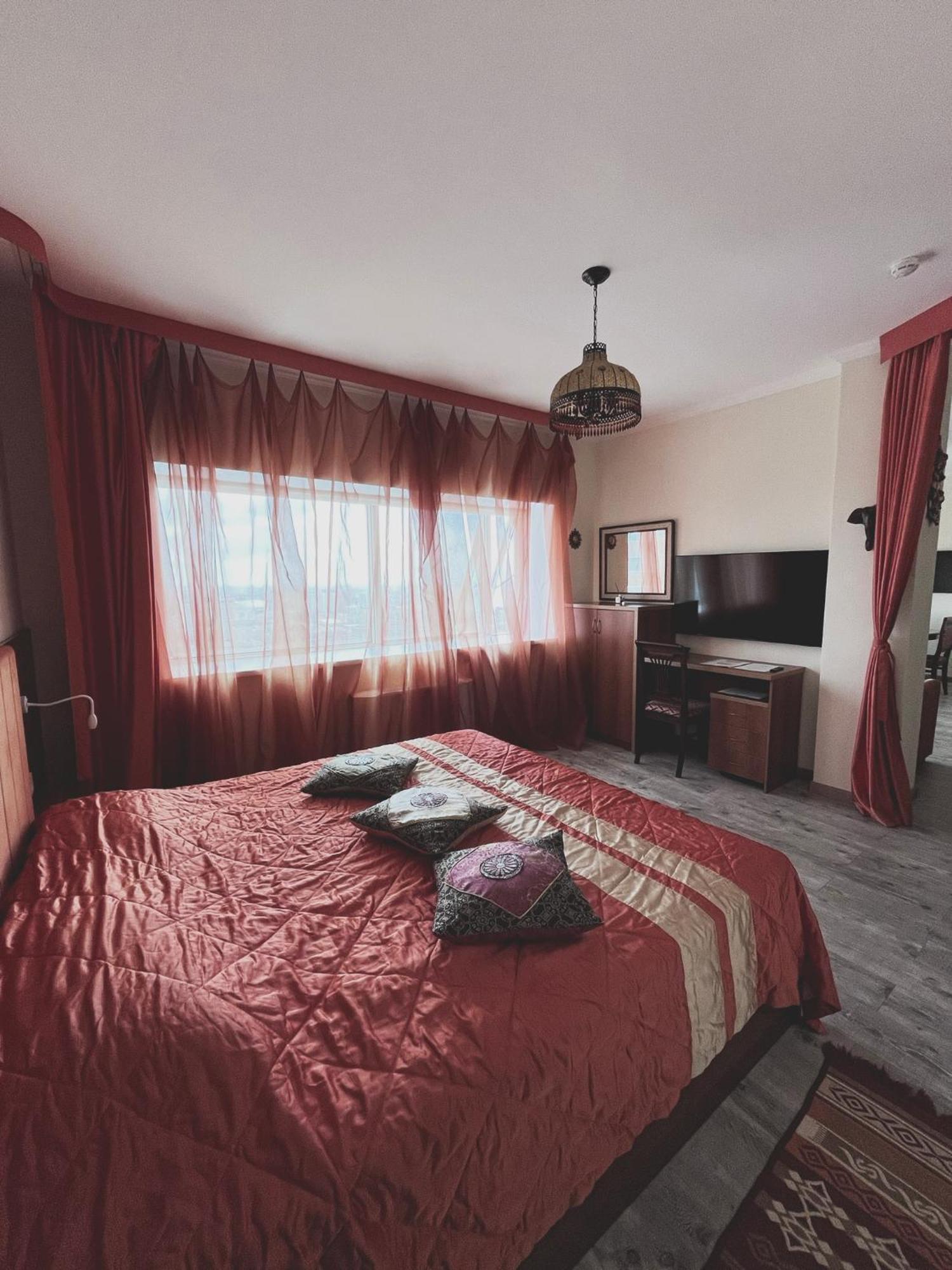 Vip House Hotel Astana Bagian luar foto