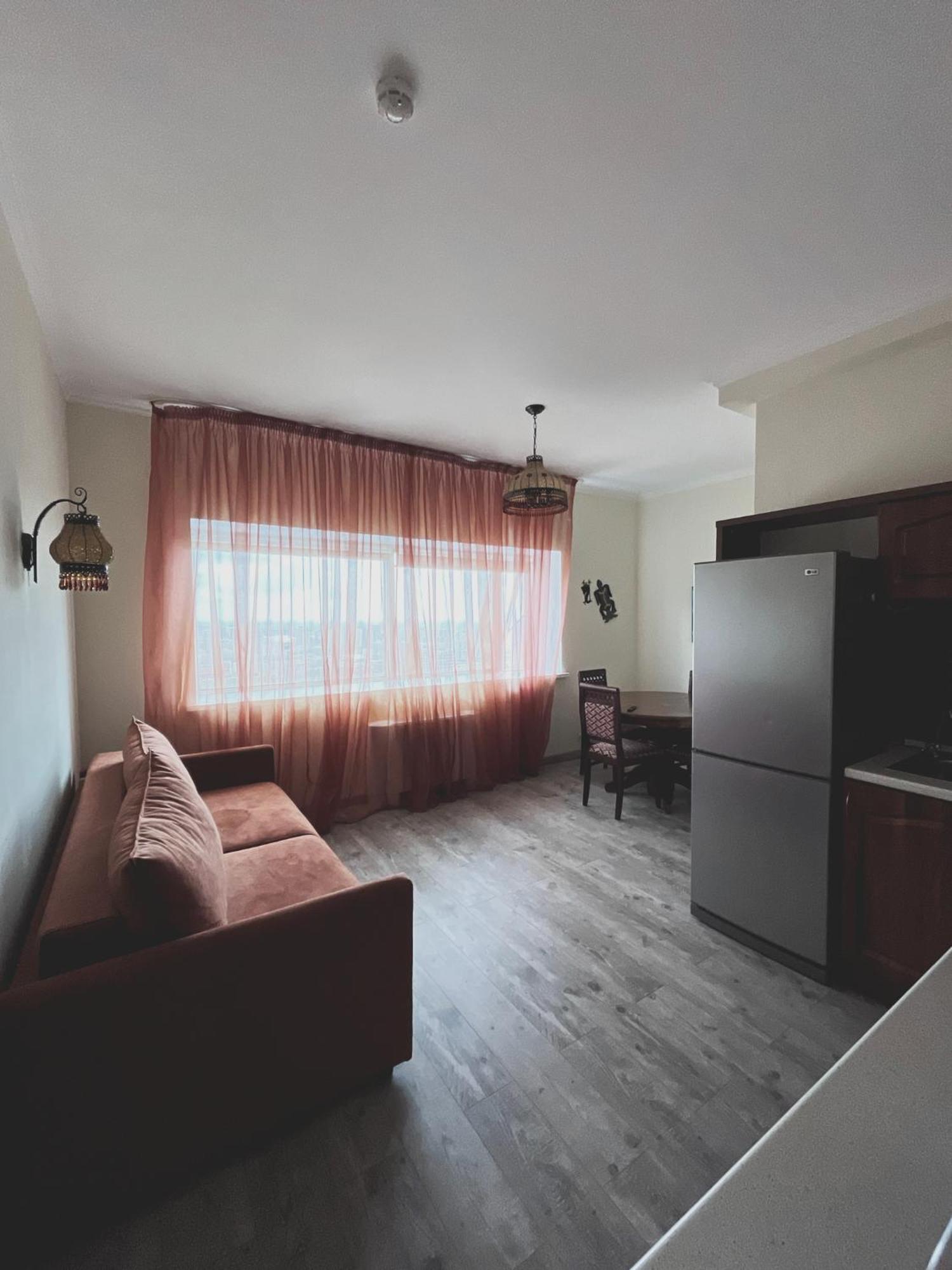 Vip House Hotel Astana Bagian luar foto