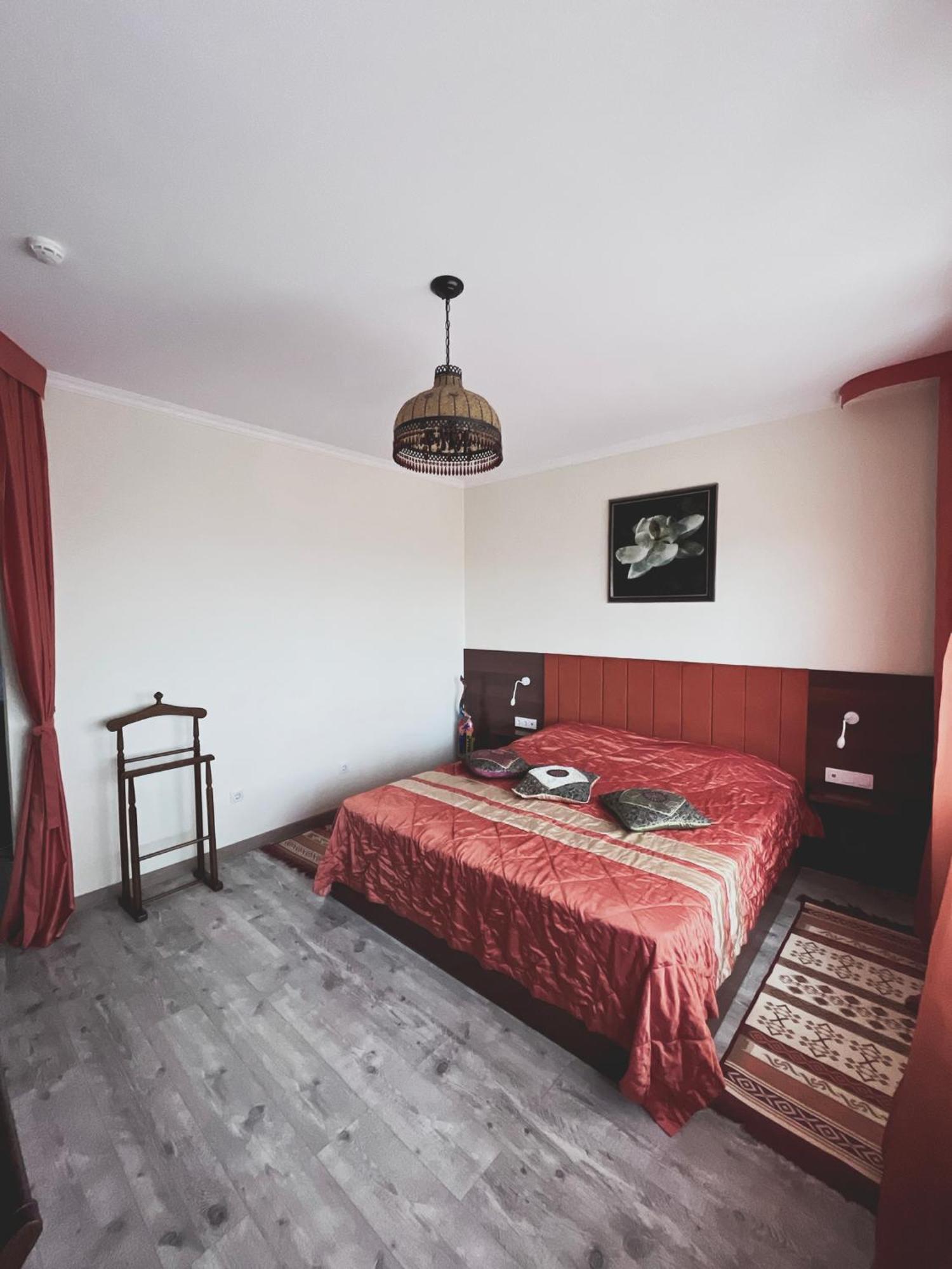 Vip House Hotel Astana Bagian luar foto
