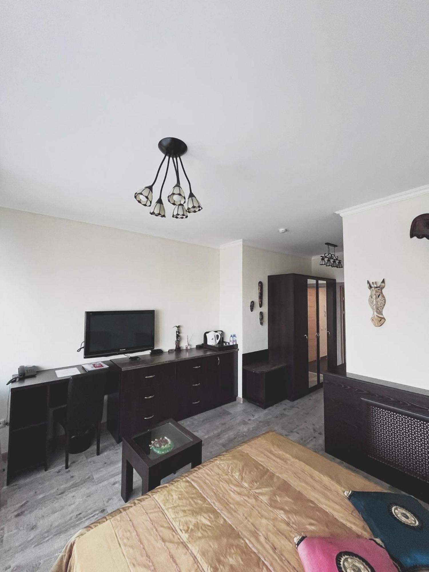 Vip House Hotel Astana Bagian luar foto