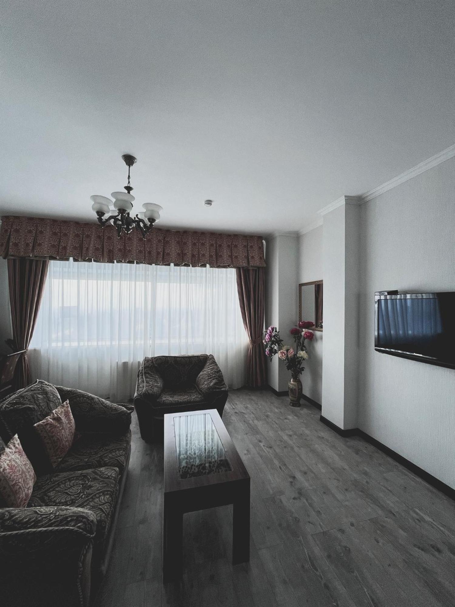 Vip House Hotel Astana Bagian luar foto