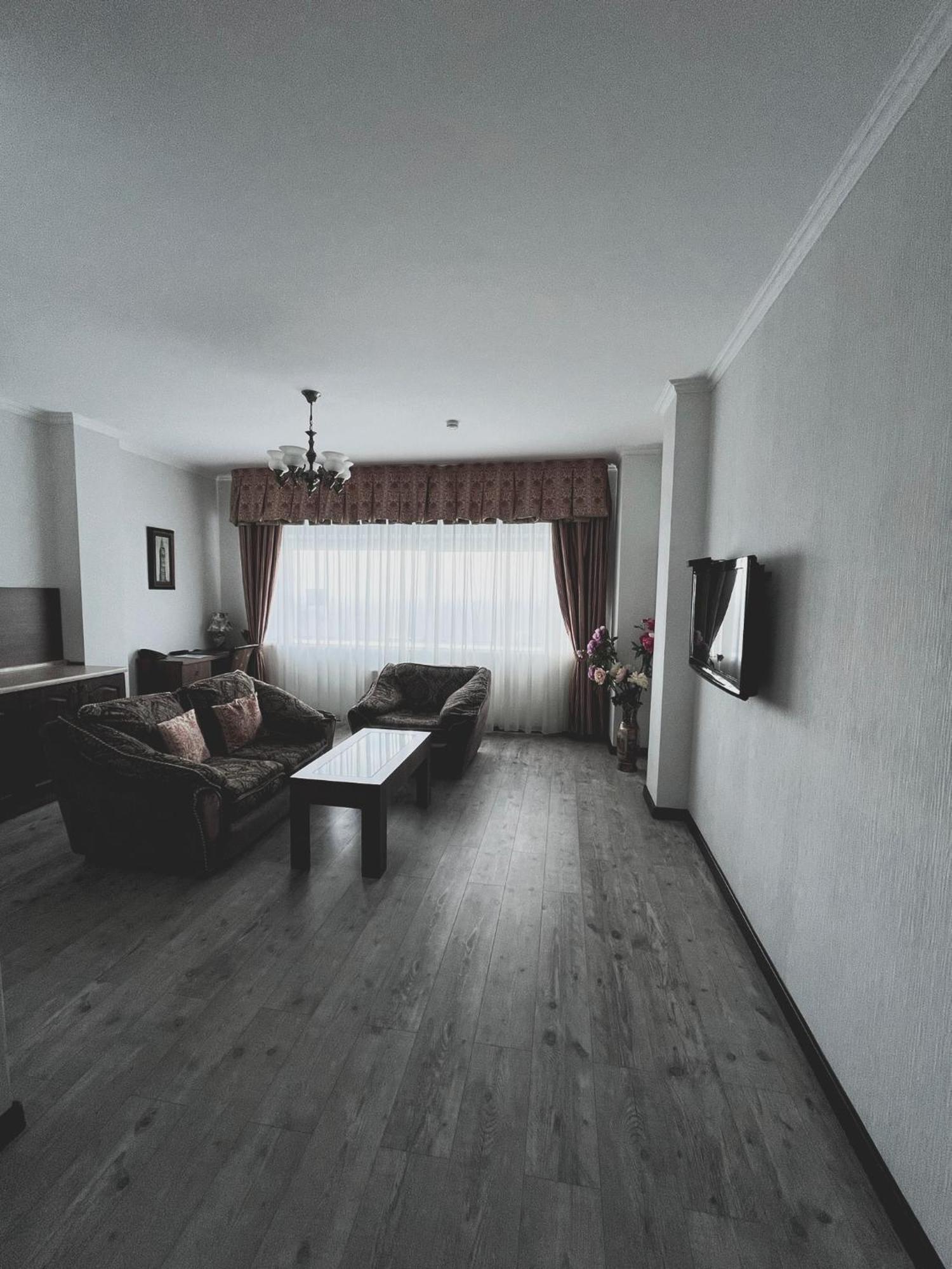 Vip House Hotel Astana Bagian luar foto