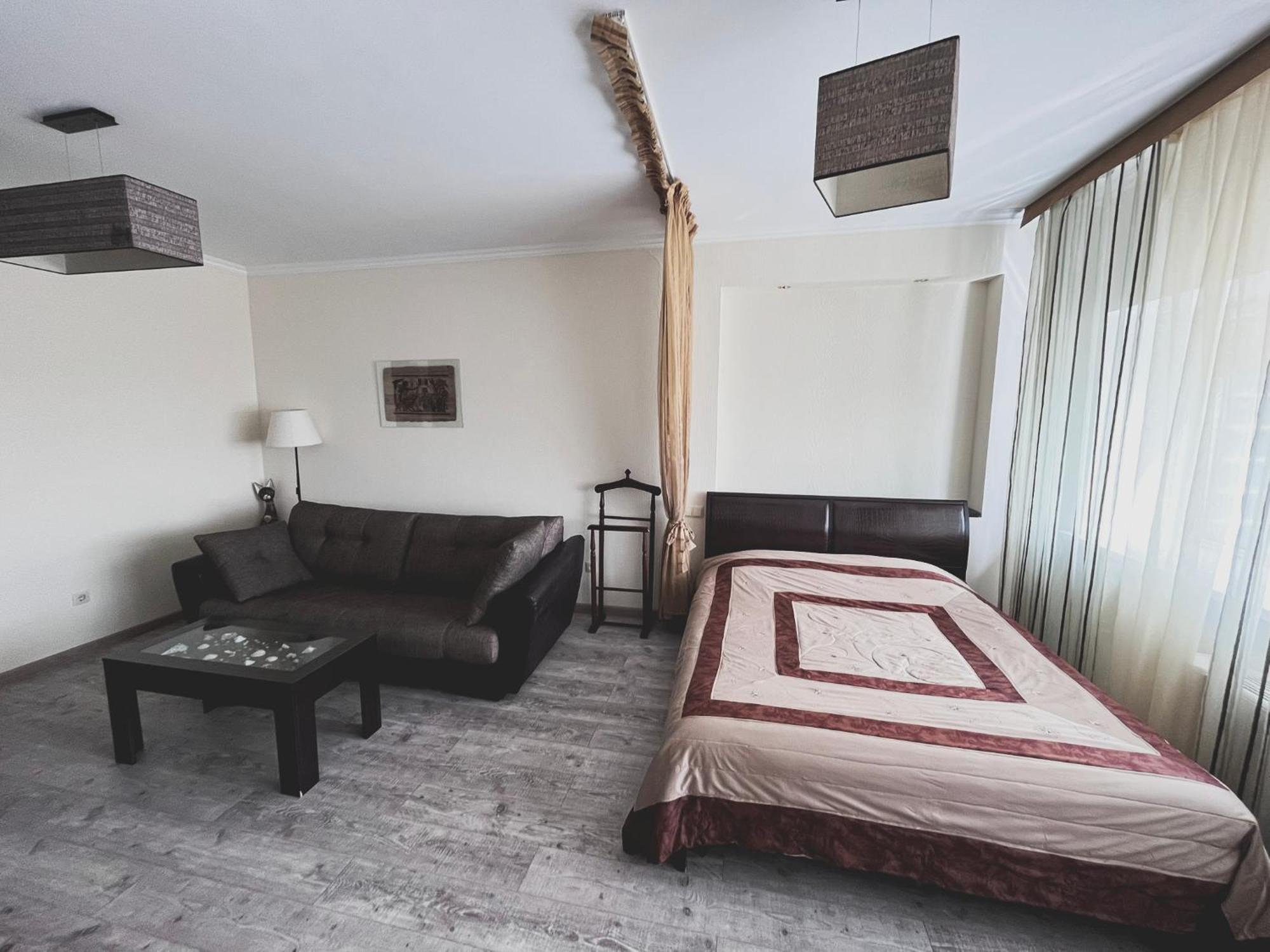 Vip House Hotel Astana Bagian luar foto
