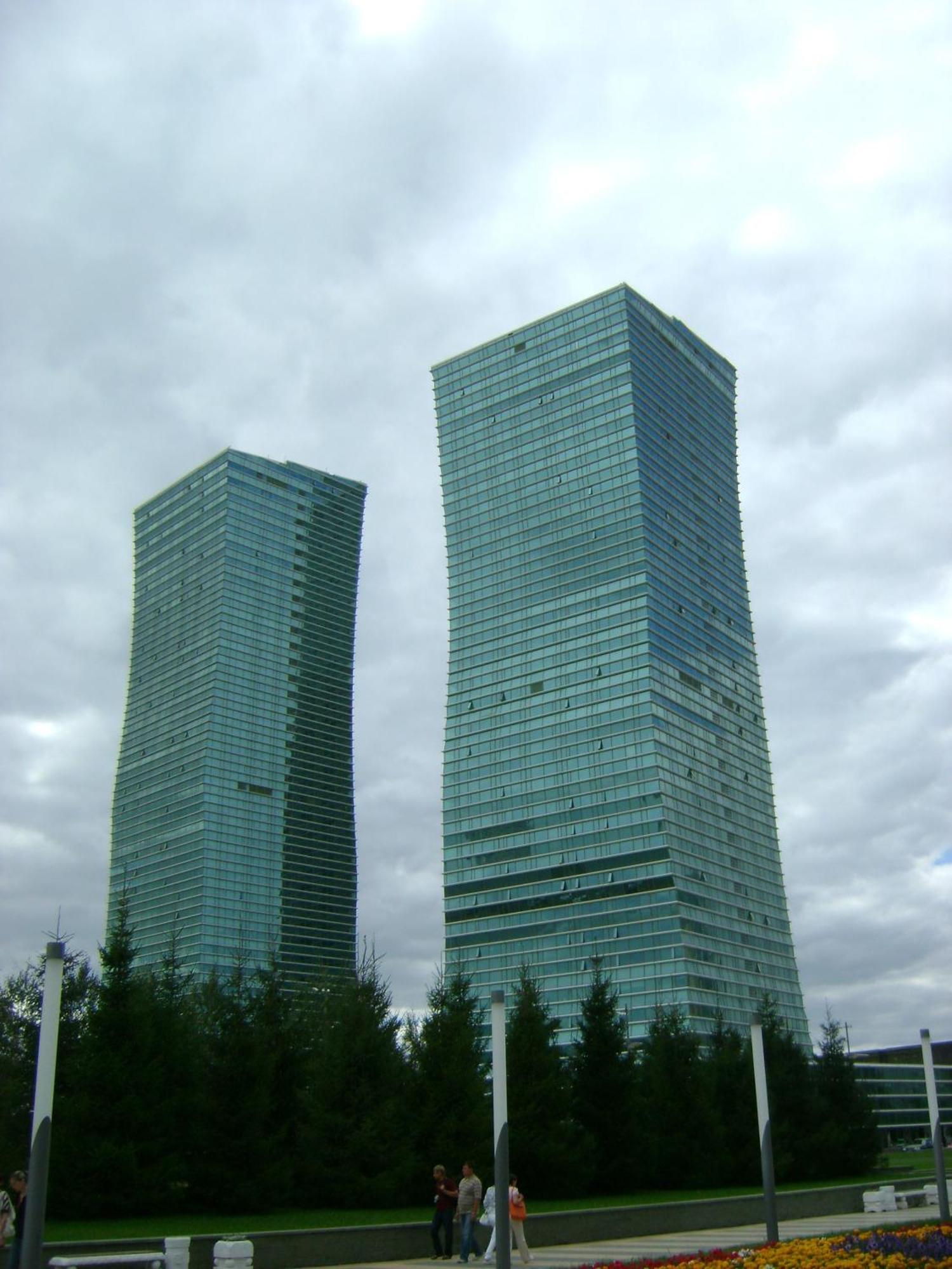 Vip House Hotel Astana Bagian luar foto