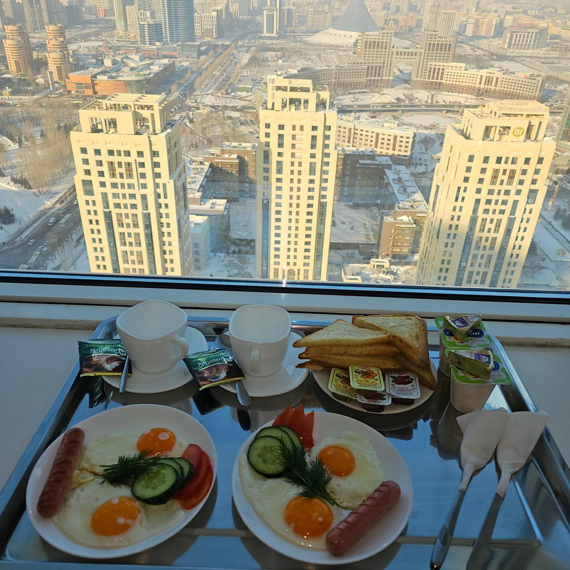 Vip House Hotel Astana Bagian luar foto