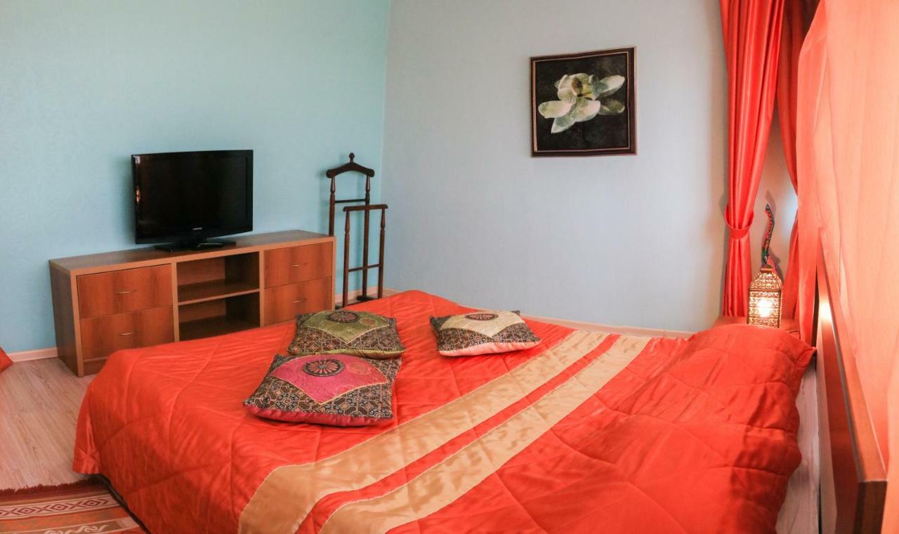 Vip House Hotel Astana Bagian luar foto
