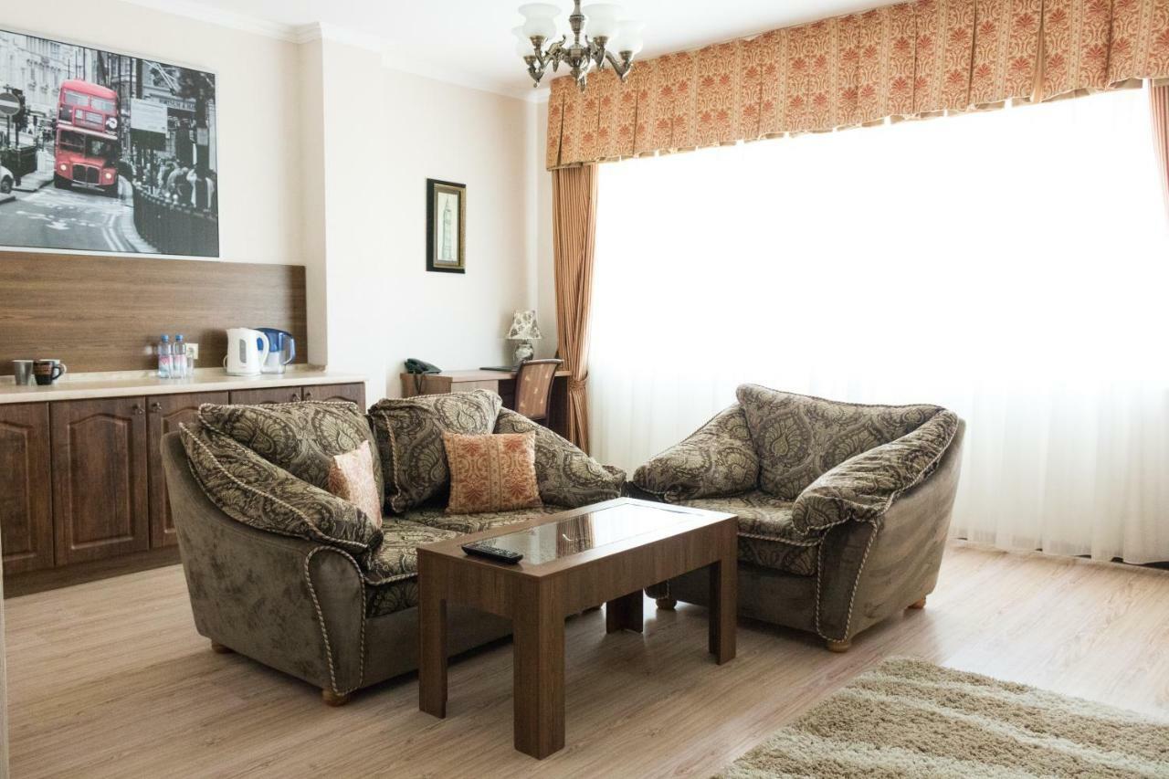 Vip House Hotel Astana Bagian luar foto
