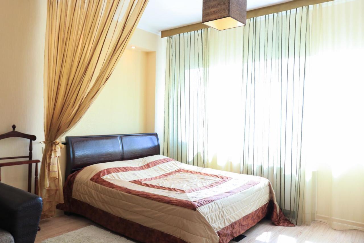 Vip House Hotel Astana Bagian luar foto