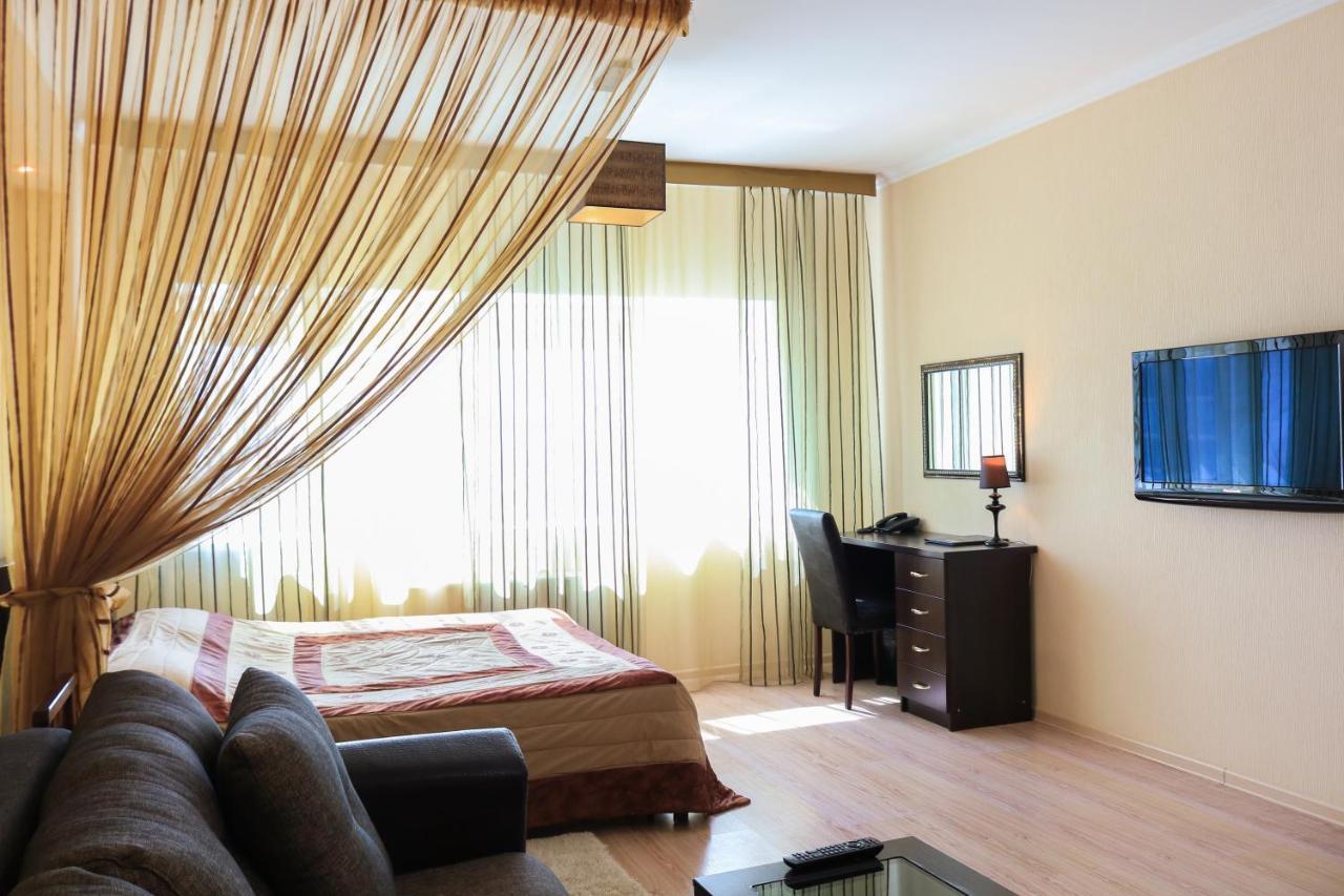 Vip House Hotel Astana Bagian luar foto